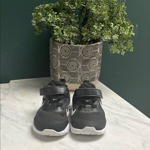 Nike Kids Black and White Hook-and-Loop Athletic Sneakers